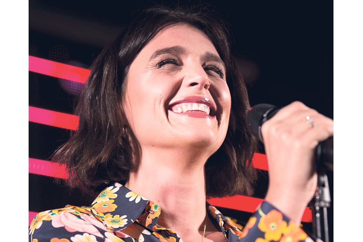 Jessie Ware bei einem Auftritt 2017
