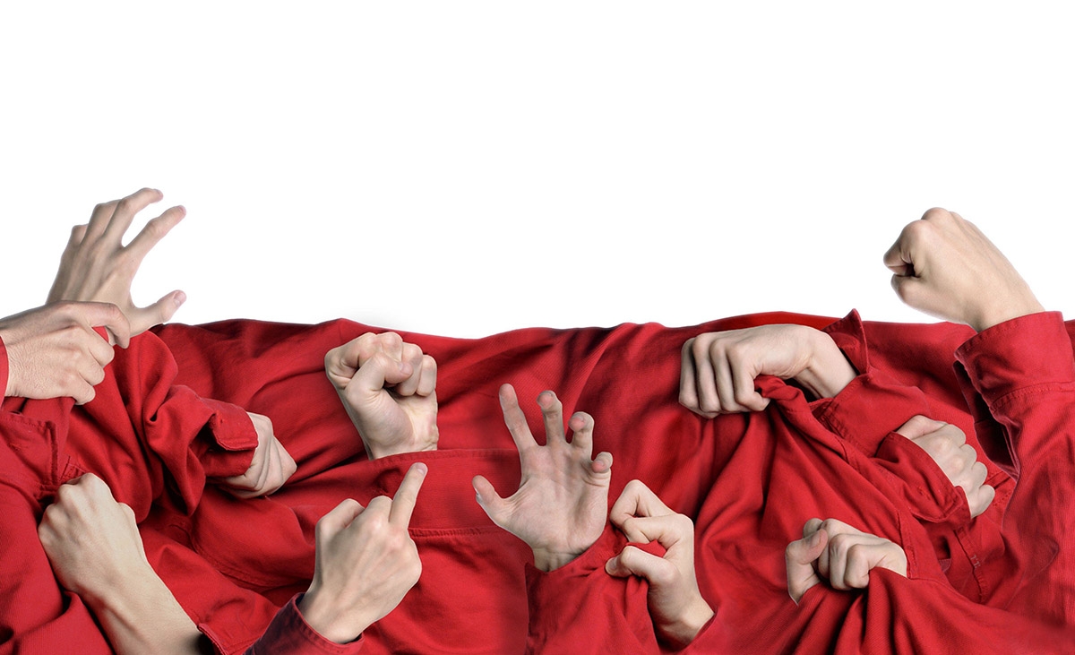Viele Hände in verschiedenen Posen vor einem roten Tuch