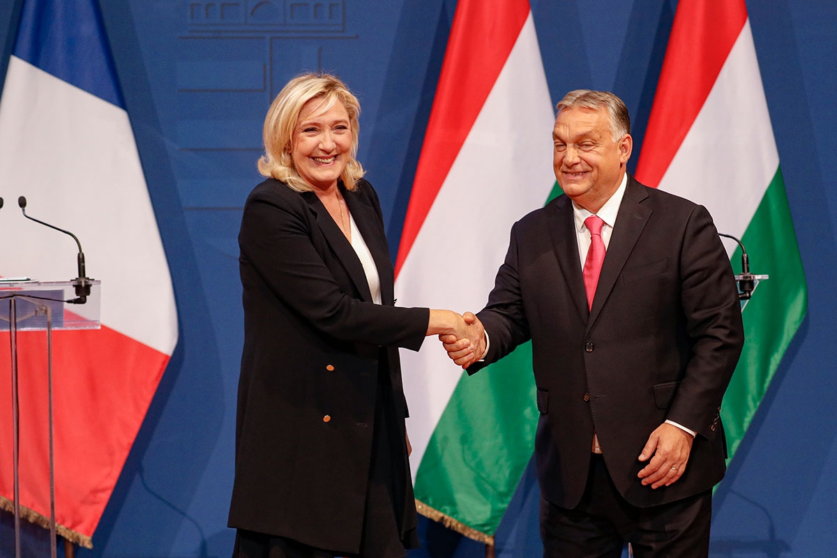 Marine Le Pen und Viktor Orbán bei der gemeinsamen Pressekonferenz in Budapest