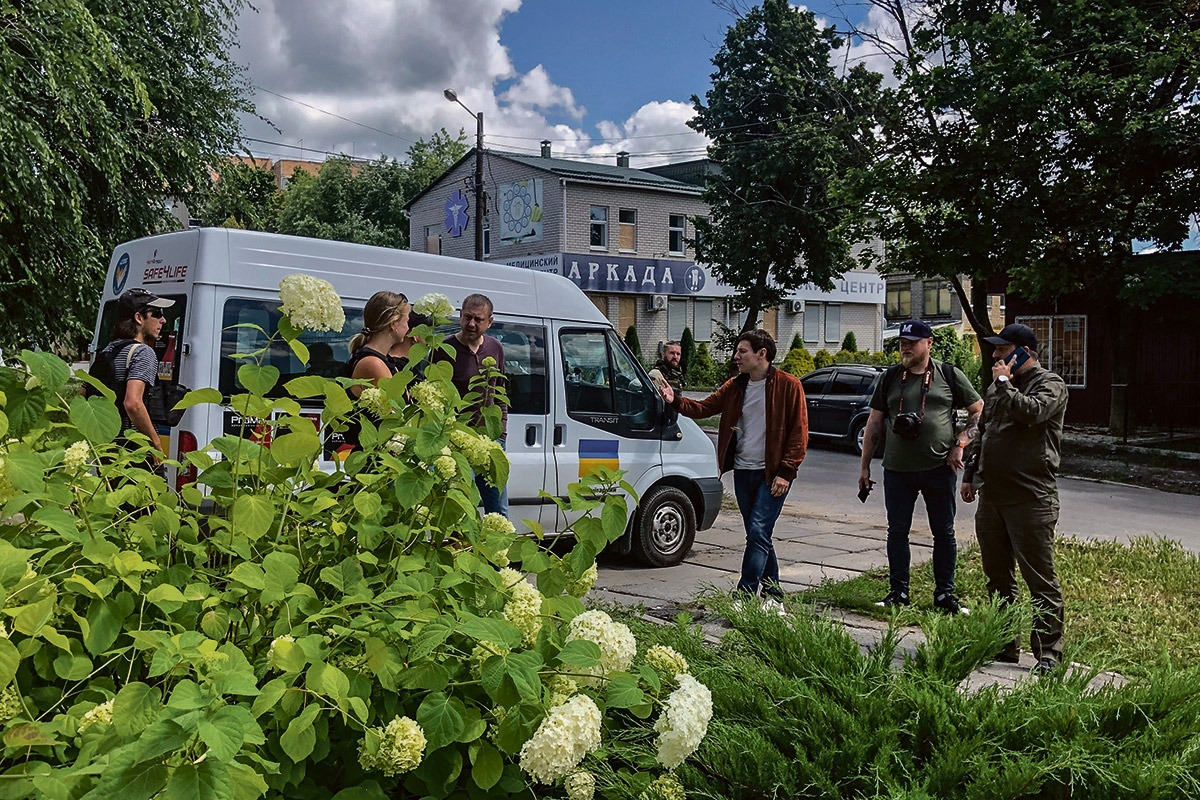 Kupjansk: Vertreter der Stadtverwaltung im Gespräch mit humanitären Helfern