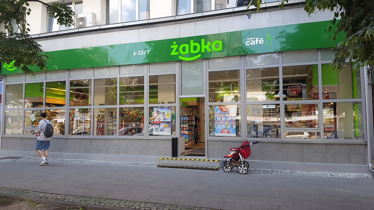 Filiale von Żabka (übersetzt Frosch) in Warschau