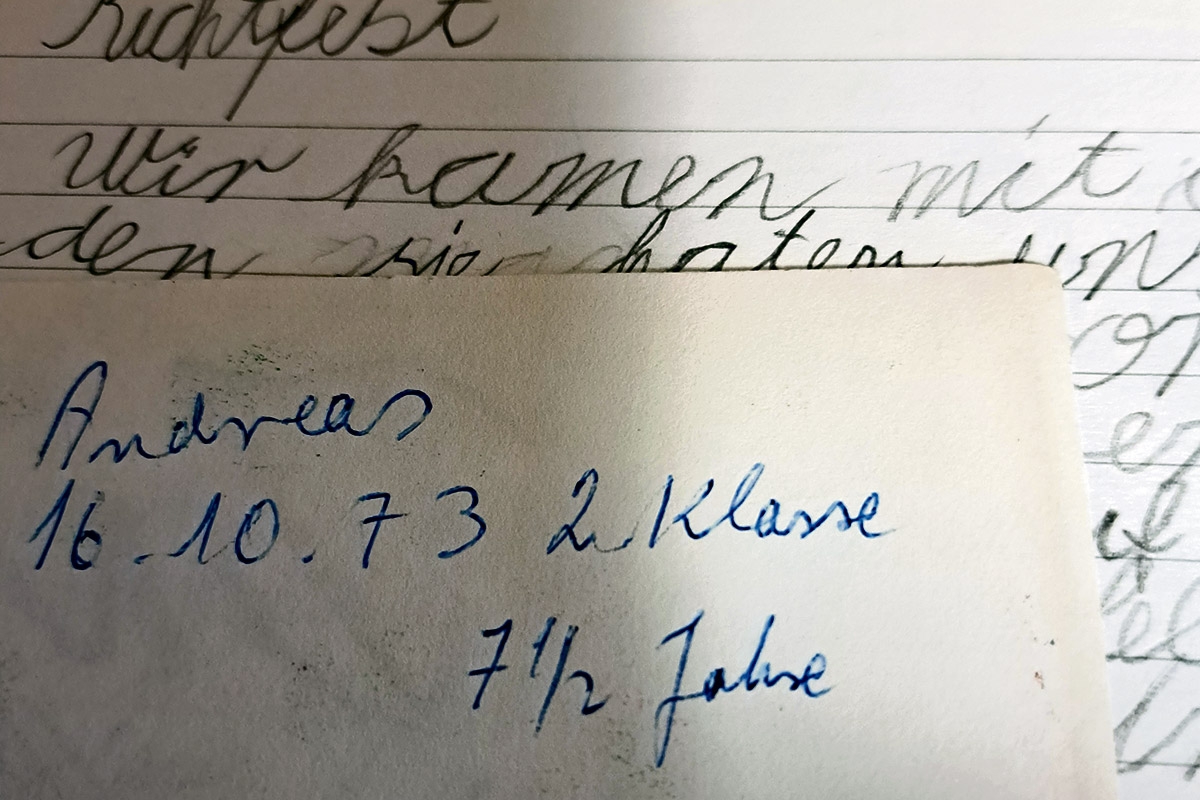 Auf der Rückseite hat meine Mutter notiert: »Andreas, 16. 10. 73, 2. Klasse, 7 1/2 Jahre«.