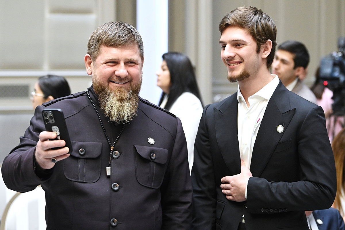 Noch wird demonstrativ gelächelt. Ramsan Kadyrow (l.) und sein Sohn Eli am 27. Mai in Taschkent 