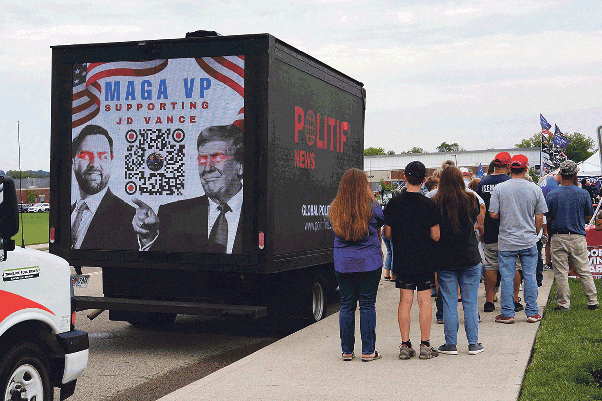 Country, Techno, nationalistische Töne. Unterstützer kommen zu einer Wahlkampfveranstaltung von J. D. Vance in Middletown, Ohio, am 22. Juli