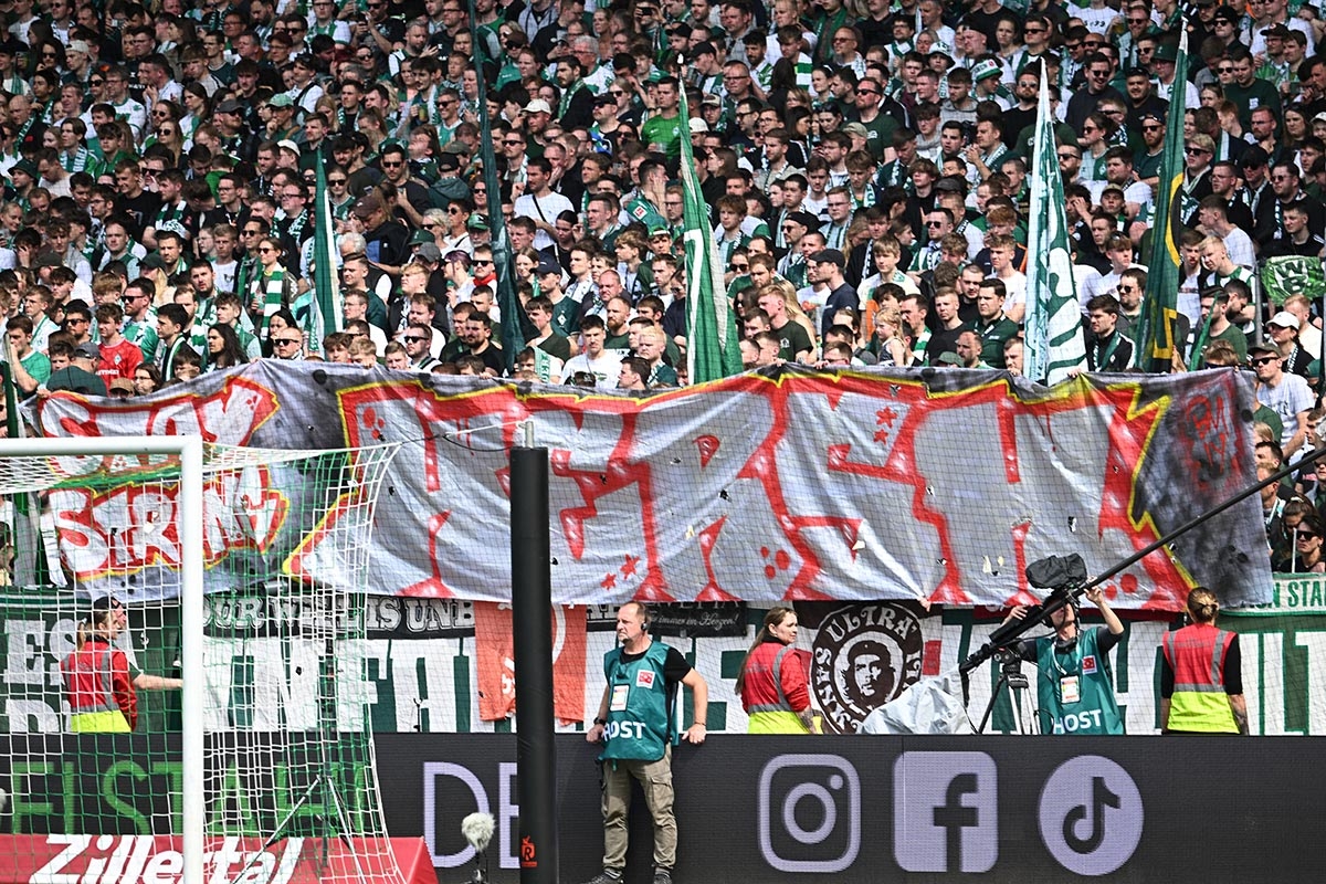 Solidarität unter Fans. Am 4. Mai zeigten Anhänger des SV Werder Bremen im Bremer Weserstadion ein Banner mit der Aufschrift »Stay strong Hersh«