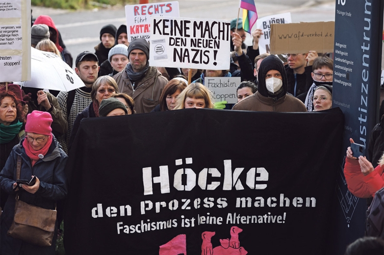 Keine Alternative. Protest gegen Björn Höcke vor dem Justizzentrum in Halle