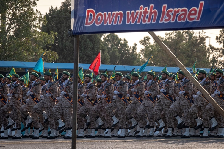 Linker Fuß, rechter Fuß? Hauptsache »Nieder mit Israel«. Parade der iranischen Revolutionsgarden in Teheran, 21. September