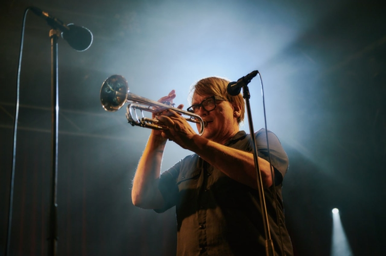 Törööö. Sven Regener an der Trompete