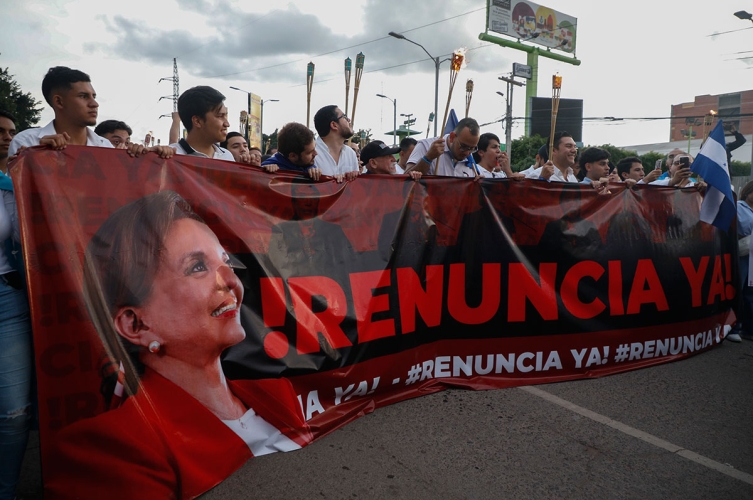 Demonstrierende fordern den Rücktritt von Präsidentin Xiomara Castro. Tegucigalpa, 6. September