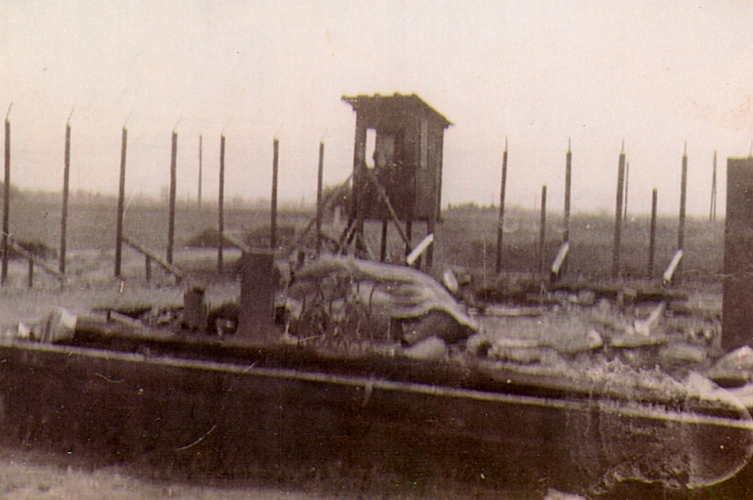 Vormals Arbeitsplatz eines ­deutschen ­Mannschaftskapitäns. Die KZ-Außenstelle Hannover-­Ahlem 1945 kurz nach der ­Befreiung