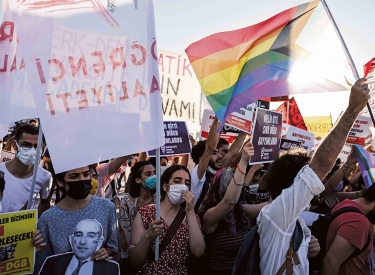 Studierende in Istanbul protestieren gegen die Einmischung der AKP-Regierung in Hochschulangelegenheiten