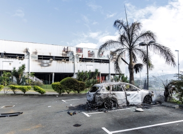 Ausgebrannt. Das Einkaufszentrum Kune-In in Nouméa wurde von Demonstrierenden niedergebrannt und geplündert, 16. Mai 2024