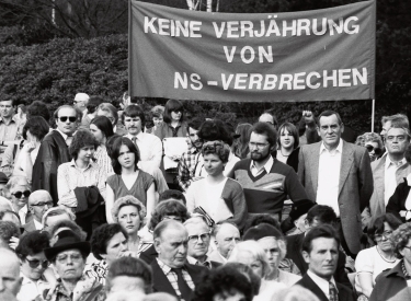 Ehrung der Opfer des NS-Regimes am 13. April 1979 in Dortmund. Am 3. Juli desselben Jahres beschloss der Bundestag, dass Mord künftig nicht mehr verjährt. Es war das Ende einer fast 20jährigen Debatte über die Verfolgung von NS-Kriegsverbrechen