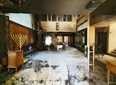 Komplett ausgebrannt. Der Gebetssaal der Synagoge in Derbent nach einem islamistischen Angriff, 24. Juni