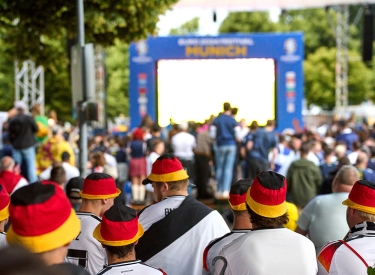 Ein Fall für Hutbürger. Die sogenannte Fan-Zone in München während des Eröffnungsspiels der Fußball-EM 2024 der Männer in München