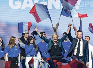 Marine Le Pens rechte Hand: Der 28jährige Jordan Bardella (r.) wurde erstmals 2019 ins Europaparlament gewählt, Paris, 2. Juni