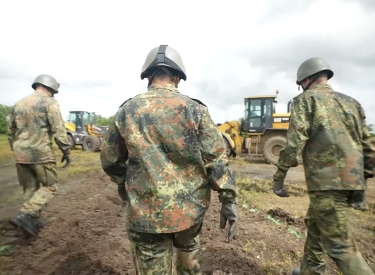 Ackern für die Armee. Screenshot einer Youtube-Serie, mit der die Bundeswehr für den Dienst an der Waffe wirbt