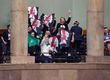 Streikende Frauen. Die Bewegung Strajk Kobiet demonstriert im Sejm gegen das restriktive Abtreibungsgesetz