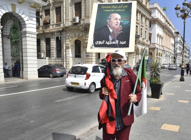 Mobilisert nicht gerade die Massen: Präsident Abdelmadjid Tebboune, auf dem Plakat eines vereinzelten Unterstützers