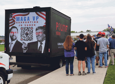 Country, Techno, nationalistische Töne. Unterstützer kommen zu einer Wahlkampfveranstaltung von J. D. Vance in Middletown, Ohio, am 22. Juli
