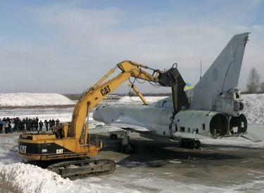 Nicht gewürdigte Abrüstung. Am 27. Januar 2006 wurde der letzte ukrainische Langstreckenbomber vom Typ Tupolew Tu-22M demontiert