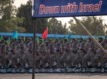 Linker Fuß, rechter Fuß? Hauptsache »Nieder mit Israel«. Parade der iranischen Revolutionsgarden in Teheran, 21. September