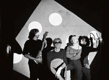  Andy Warhol (mit Sonnenbrille) und The Velvet Underground