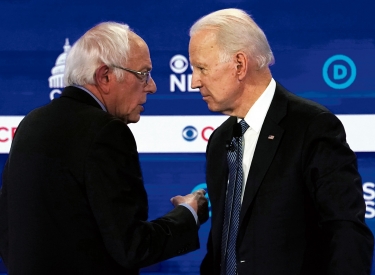 Wer hat bessere Chancen gegen Trump? Bernie Sanders und Joe Biden debattierten am 25. Februar im Gaillard Center in Charleston, South Carolina