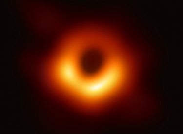 Schwarzes Loch der Galaxie M87