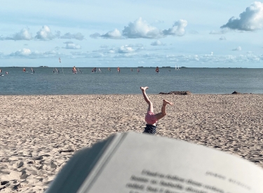 Buch am Strand