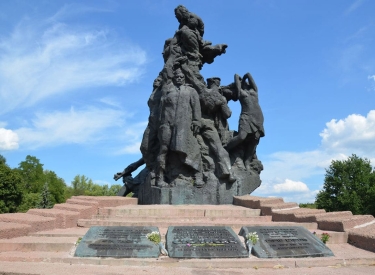  Das 1976 errichtete Monument für die erschossenen »Bürger Kiews und Kriegsgefangenen« in Babyn Jar