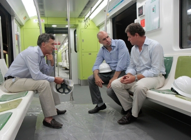Mauricio Macri und Horacio Rodríguez Larreta bei einem Gespräch mit dem Vorsitzenden der U-Bahn-Gesellschaft von Buenos Aires