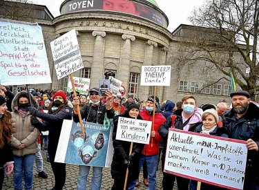 Teilnehmerinnen und Teilnehmer einer Corona-Demonstration am Samstag in Hamburg