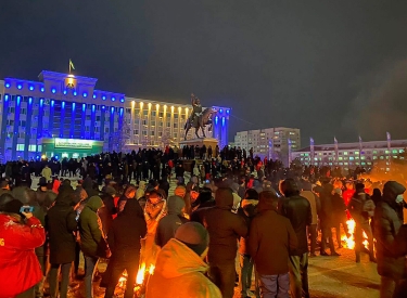 Demonstrierende in der Stadt Aqtöbe im Nordwesten Kasachstans am 4. Januar