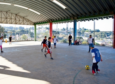 Ein Straßenfußballprojekt in Curitiba, Brasilien