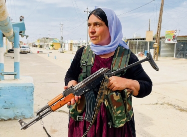 Kämpferin in den kurdischen Gebieten