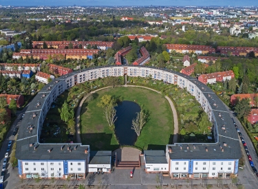 Das Hufeisen der Hufeisensiedlung in Berlin-Neukölln (Luftaufnahme)