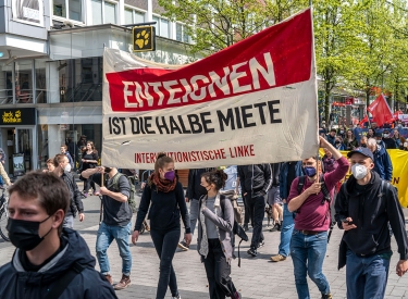 Mitglieder der Interventionistischen Linken bei einer Demonstration gegen Immobilienkonzerne in Bochum