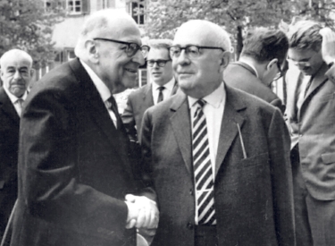 Max Horkheimer und Theodor W. Adorno im Jahr 1964 in Heidelberg