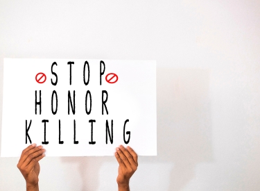 Schild mit der Aufschrift: Stop Honor Killing
