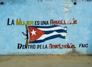 Wandbild in Havanna "Mujer es una Revolucion"