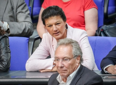 Sahra Wagenknecht und Klaus Ernst von der Linkspartei bei einer Sitzung des Bundestags am 15. Juni