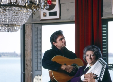 Johnny Cash mit seiner Schwiegermutter ­Maybelle Carter