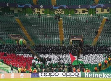 Celtic-Fans dekorierten beim Champions-League-Spiel gegen Atletico Madrid am 25. Oktober die Stühle in Farben der Palästina-Flagge