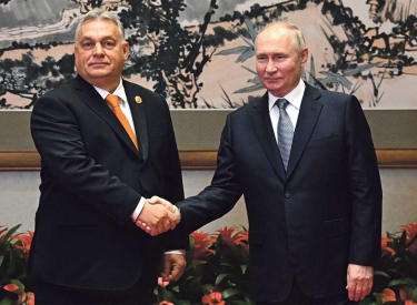 Ziemlich beste Freunde. Viktor Orbán (l.) trifft Wladimir Putin in Peking, 17. Oktober 2023