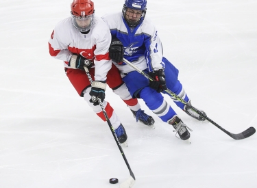 Voller Einsatz. Bei den Eishockey-U20-Weltmeisterschaften 2023 durfte die israelische Mannschaft im Halbfinale gegen die Türkei noch ihr Können beweisen