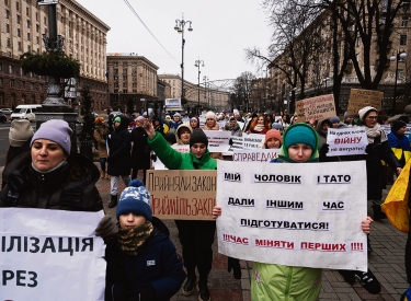 Demonstration im Zentrum Kiews. Rund 100 Angehörige von Soldaten fordern eine Demobilisierung nach drei Jahren in der Armee, 28. Januar