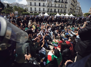 Alle müssen gehen! Demonstration in Algiers eine Woche nach Präsident Bouteflikas Rücktritt, 9. April 2019