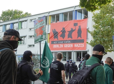 Sie marschieren wieder. Die Partei »Der III. Weg« stößt bei einer Demonstration in Berlin auf Widerspruch